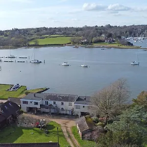 https://brooklands-farm-hamble-riverside-apartment-on-the-reiver.bournemouth-hotels.org