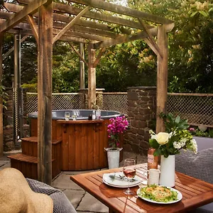 Swifts Return - With Hot Tub, Sauna And Indoor Pool Apartment